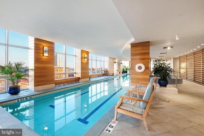 Building Photo - 400 S Broad St