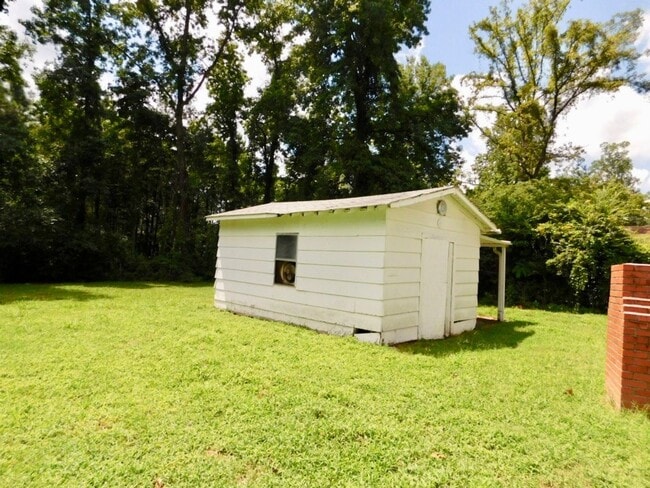 Building Photo - 818 S Park Dr