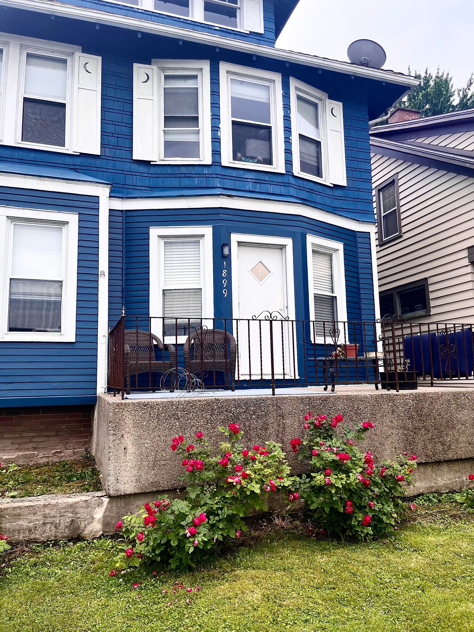 Building Photo - 1899 Hertel Ave