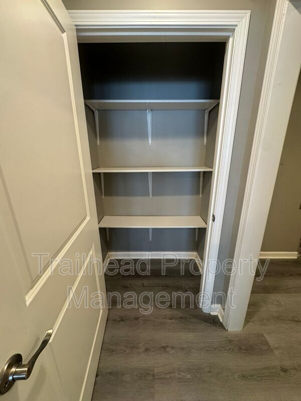 Building Photo - 603 Hillcrest St