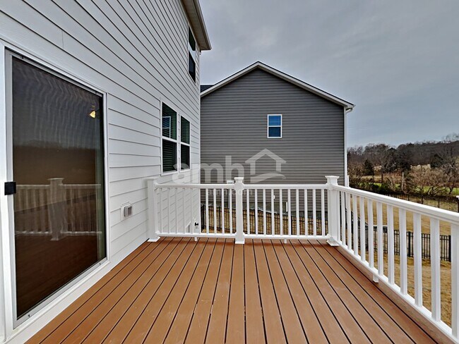 Building Photo - 180 Larragan Dr