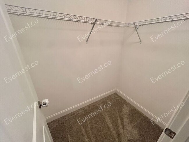 Building Photo - Spacious 3 Bed, 2.5 Bath Home with Modern Amenities / Available Soon!