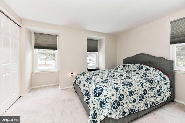 Building Photo - 60 Benton Ct