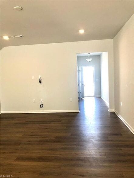 Building Photo - 825 Falls Grove Trl