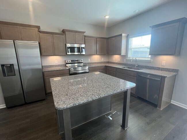 Building Photo - 41 Country Cir