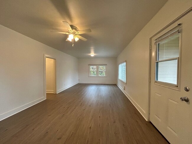 Building Photo - 231 NE 4th Ave