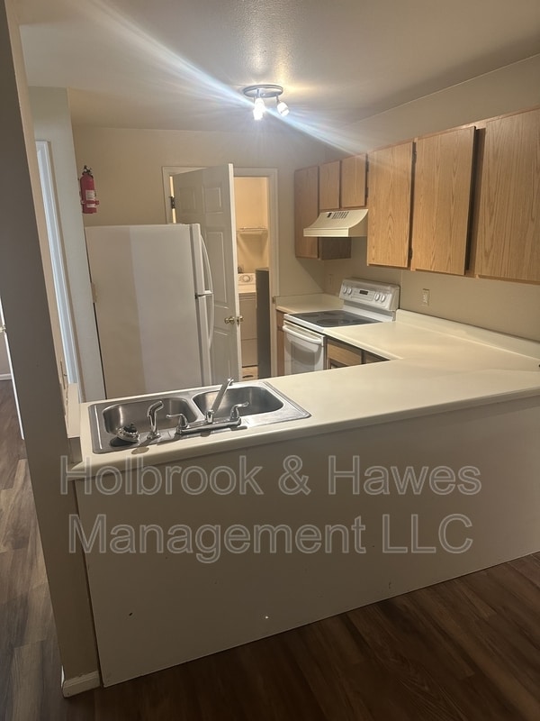 Building Photo - 4531 Boardwalk Dr