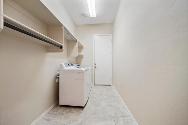 Building Photo - 13042 W Pinnacle Vista Dr