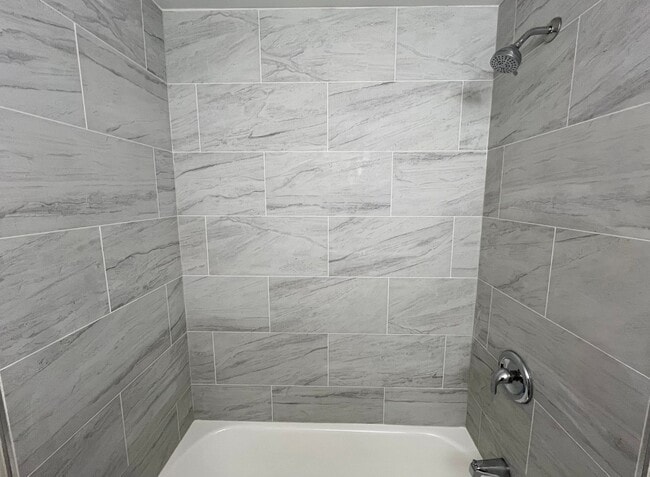 Building Photo - 1515 Maple Ave