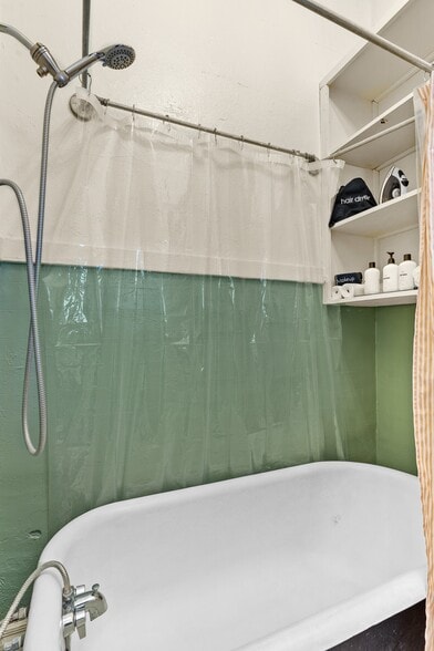 clawfoot tub and shower - 25 W 18th St