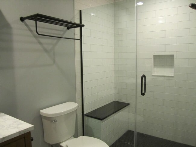 Building Photo - 163 Windward Ct S