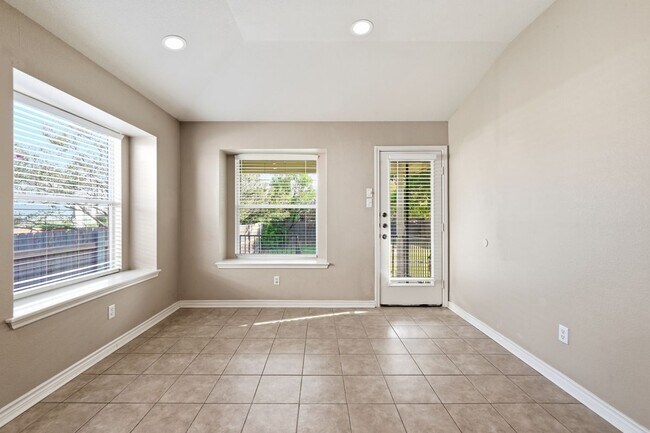 Building Photo - 920 Coronation Way