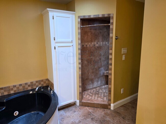 Building Photo - Great 3BR 2BA Find in Pleasant Tree Neighborhood!