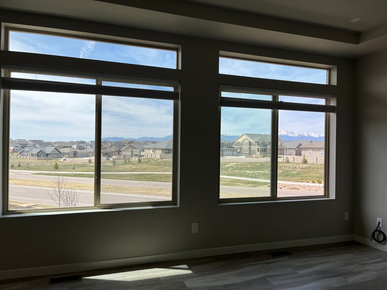 Building Photo - 6986 Silvergrass Dr