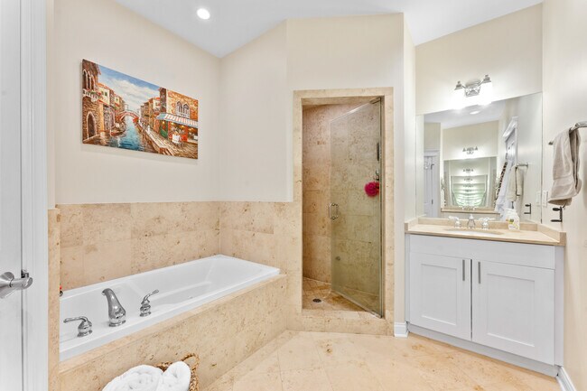 Building Photo - 3056 N Clybourn Ave