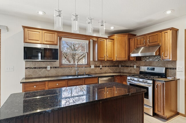 Building Photo - 2052 Ashford Rd