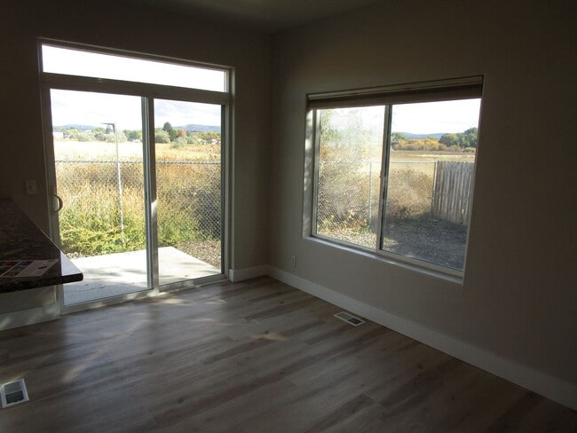 Building Photo - *PRICE REDUCED* Completely Refreshed 2 Sto...