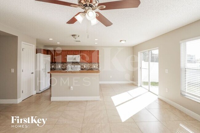 Building Photo - 2885 Paynes Prairie Cir