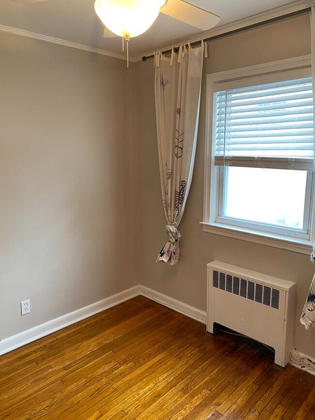 Building Photo - Gorgeous 3-Bedroom Townhouse in Ardmore! Available mid-September!