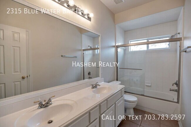 Building Photo - 2315 Blue Water Bay Dr