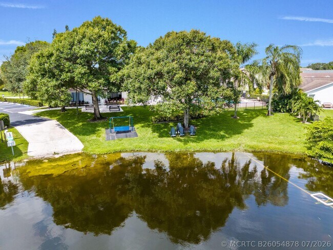 Building Photo - 1599 Bayridge Pl