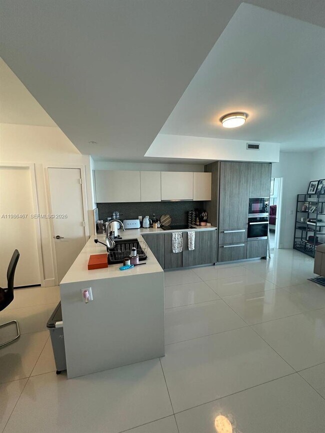 Building Photo - 2900 NE 7th Ave