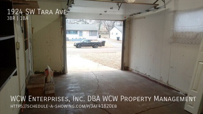 Building Photo - 1924 SW Tara Ave