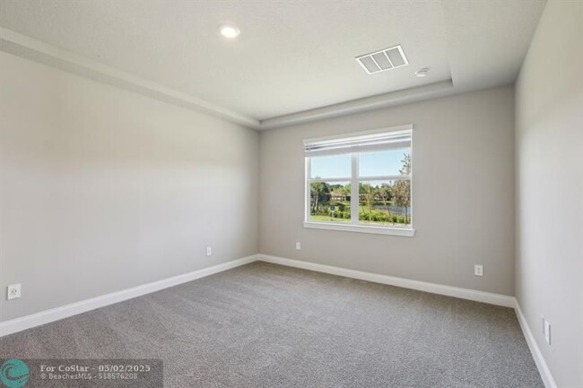 Building Photo - 9041 Dahlia Cir