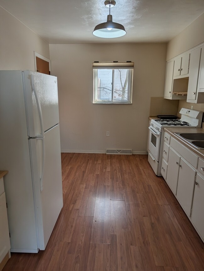 Building Photo - First St