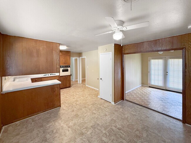 Building Photo - Charming 3-Bedroom Home with Bonus Room in...