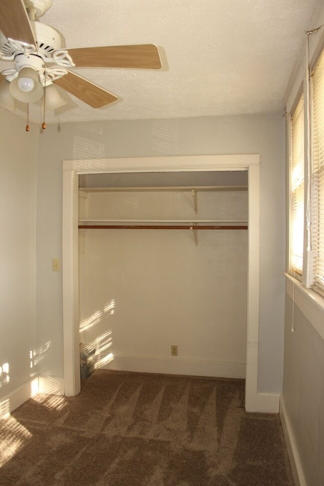 Building Photo - Close to Campus: Dishwasher and Washer/Dryer Included