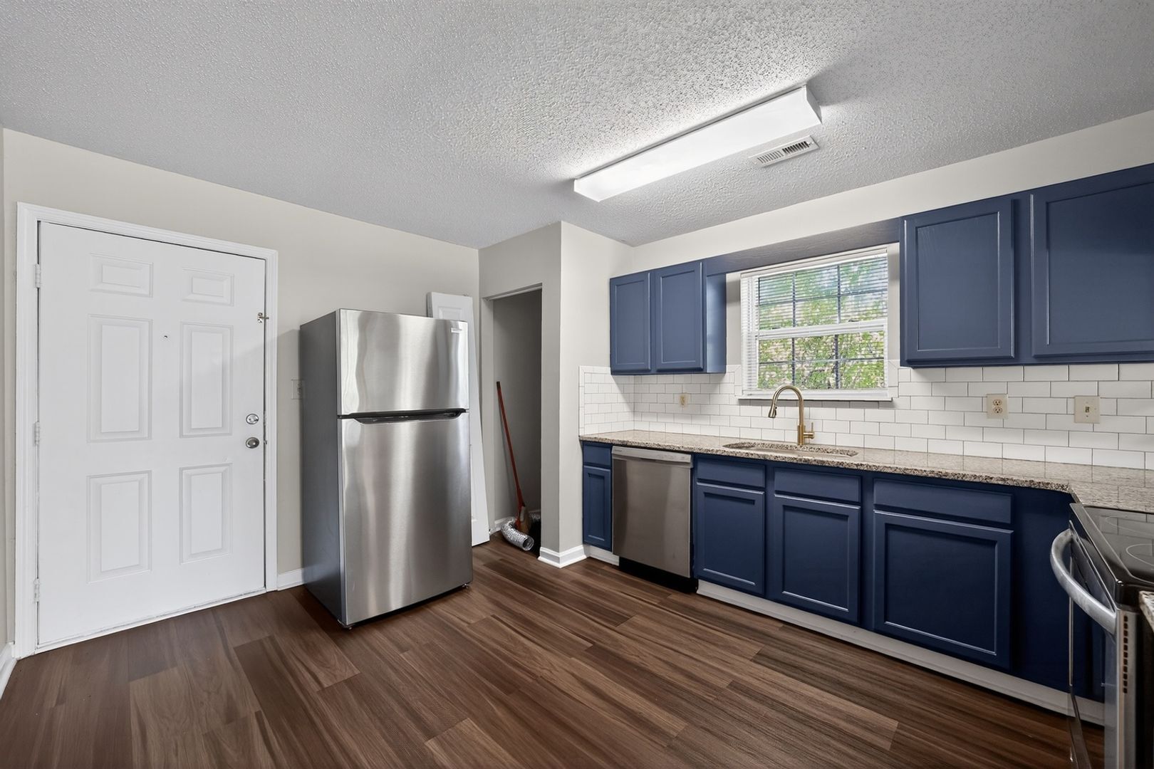 Building Photo - 4246 Villas Dr