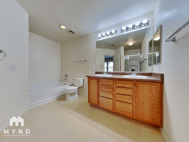 Building Photo - 4230 E Deer Dancer Way