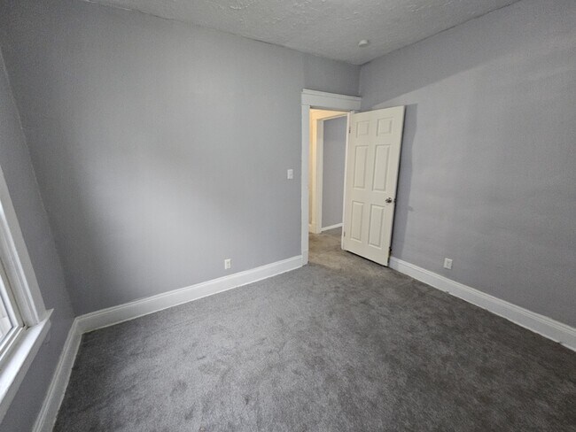 Building Photo - 10602 Earle Ave