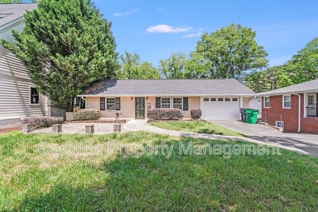 Building Photo - 2417 Laburnum Ave