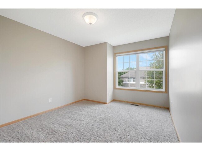 Building Photo - 15564 Lilac Dr