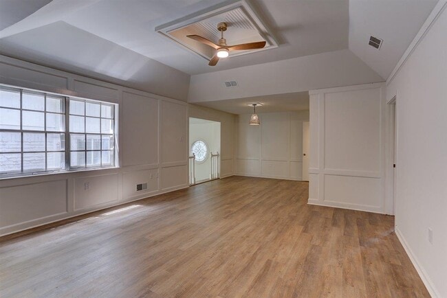 Building Photo - 3047 Newmarket Dr