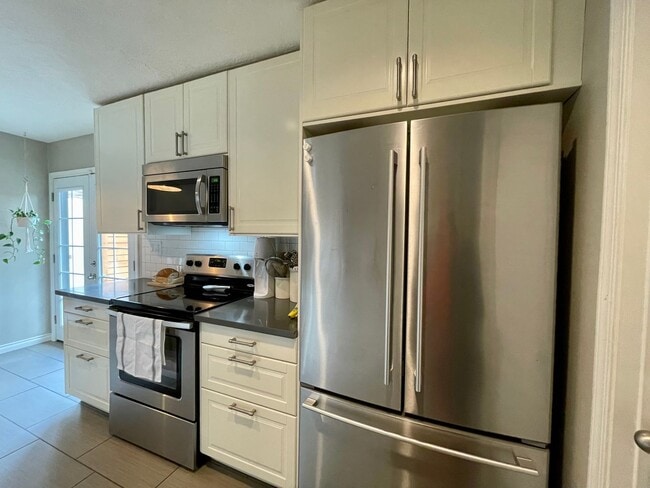 Building Photo - Charming 3Bed 2Bth Montavilla Neighborhood with Detached Additional Living Area and Backyard Grea...