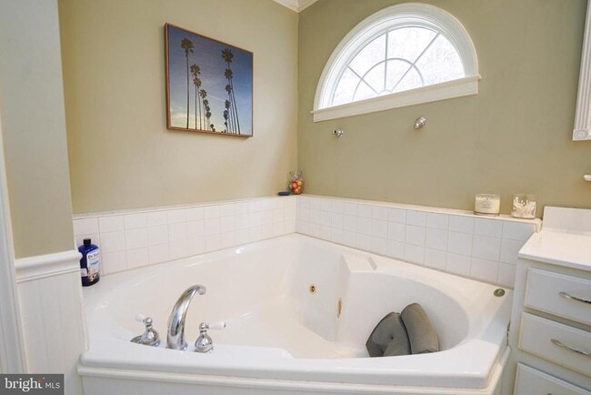 Building Photo - 3727 Village Trail