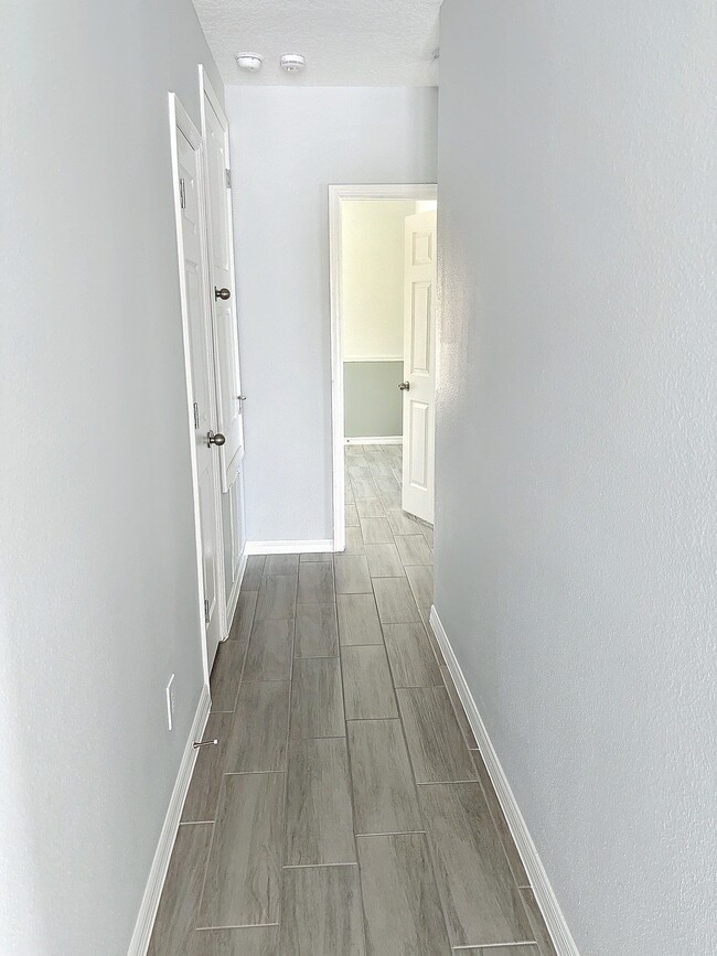 Building Photo - 469 Ogelthorpe Dr