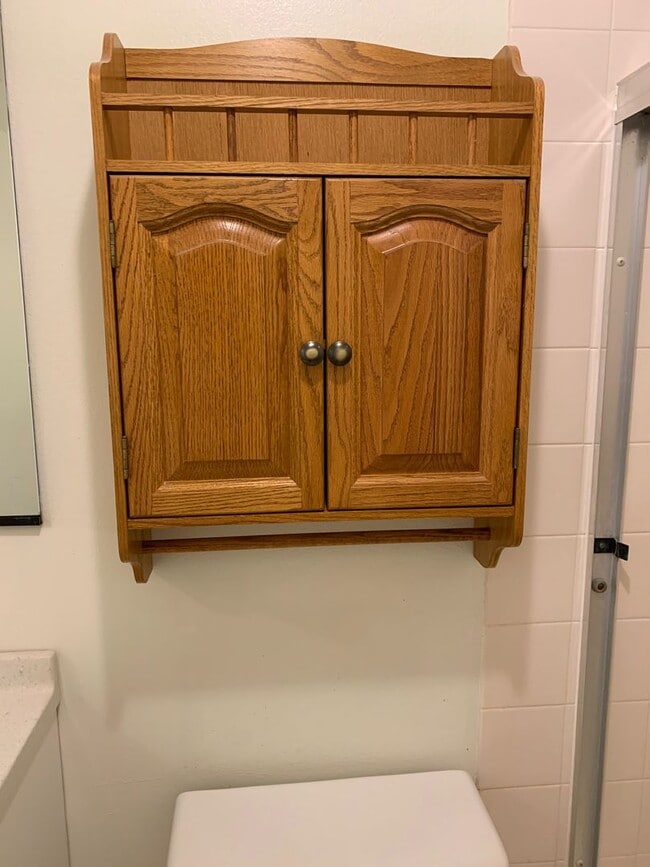 Building Photo - 1/1 Downstairs unit in Royal Summit