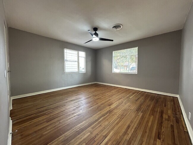 Building Photo - Charming 3-Bedroom Home with 2 Baths in th...