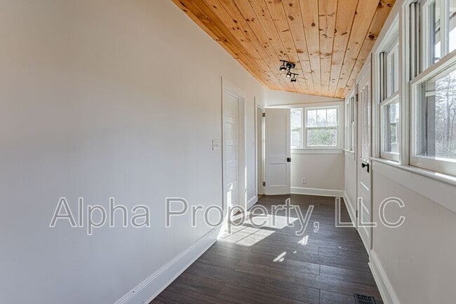 Building Photo - 511 Mountain Creek Rd