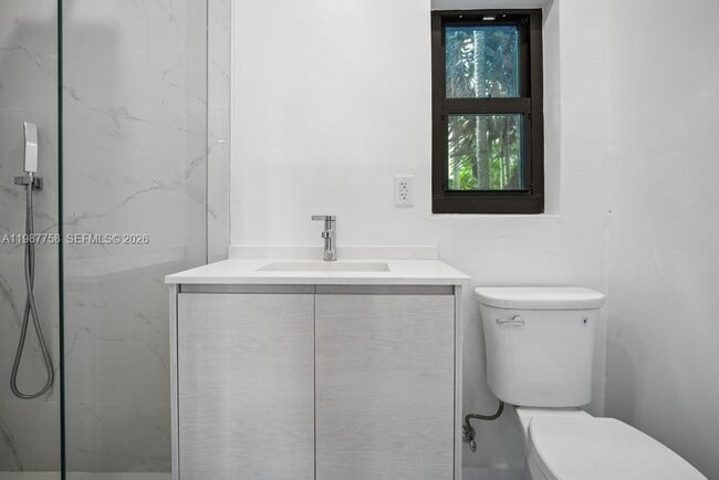 Building Photo - 5661 Pine Tree Dr