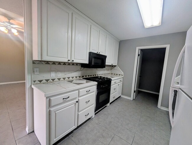 Building Photo - Coming Soon! 3/2