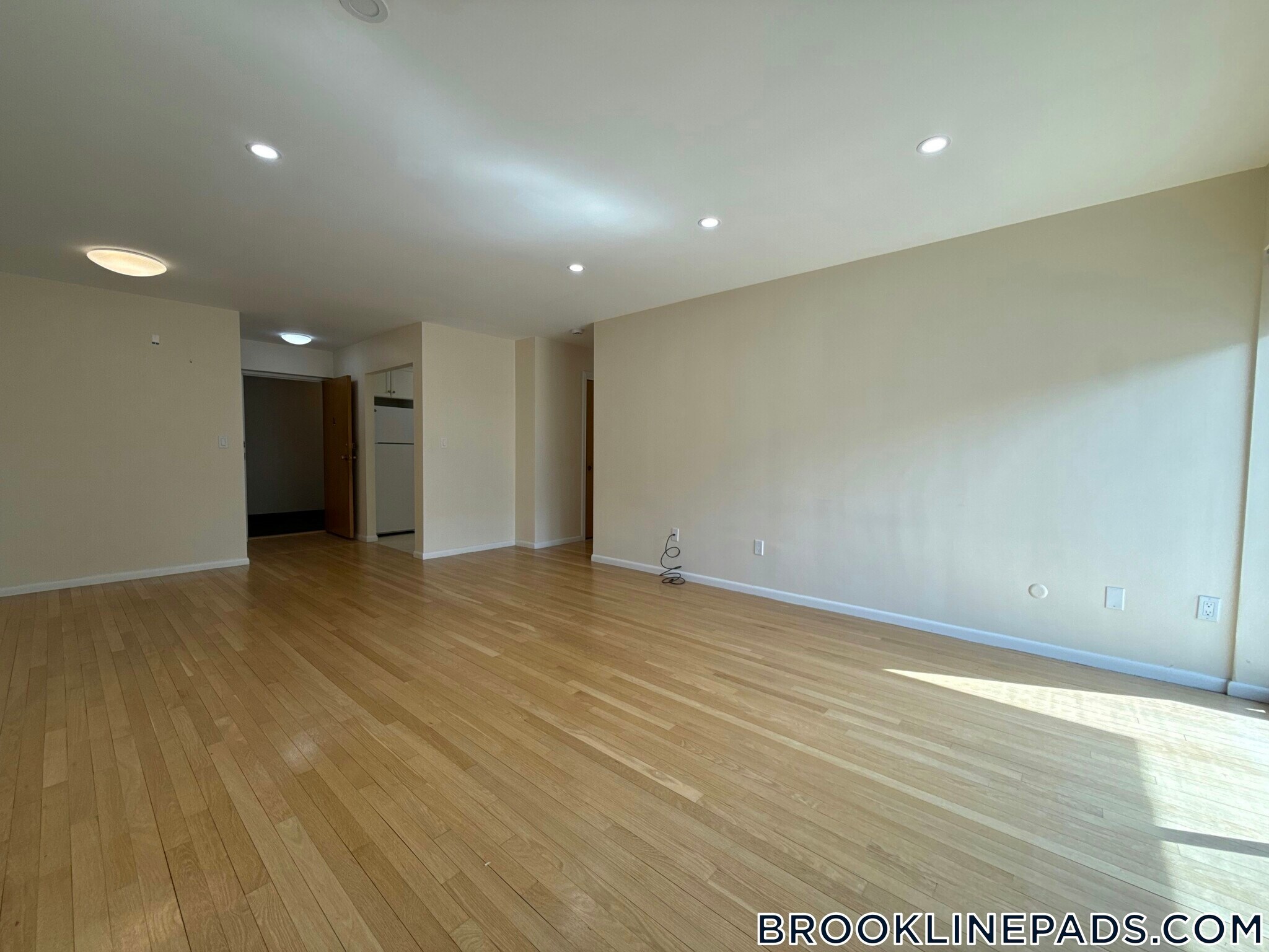 Building Photo - 35 Vernon St