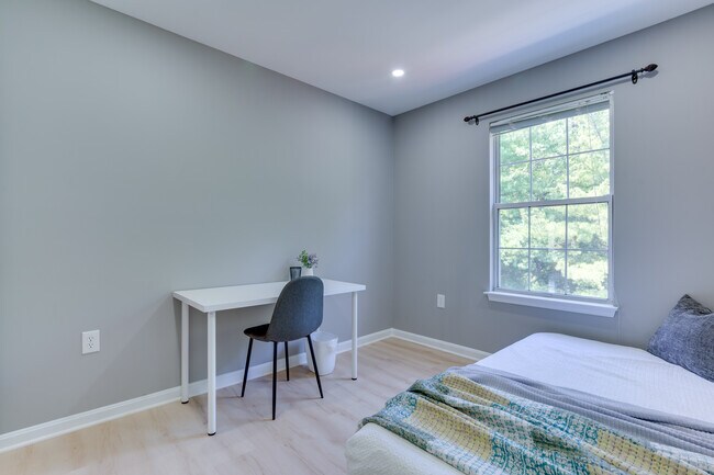 Upper Level Room 2 - 13032 Limestone Ct