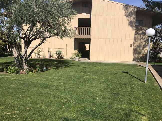 Building Photo - 77805 California Dr