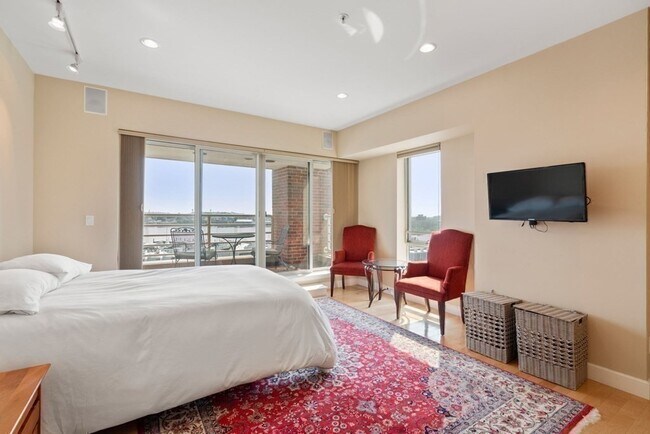 Building Photo - 197 8th St