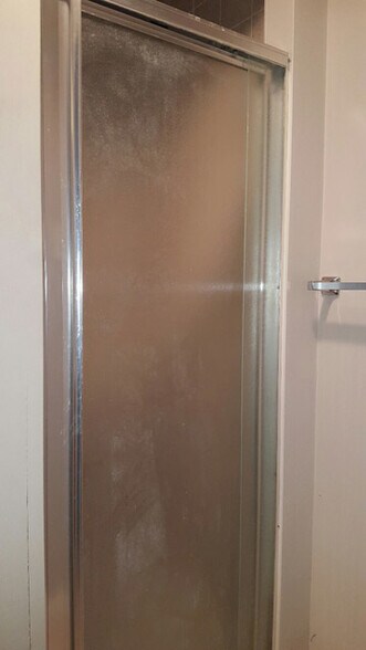 1st Floor Bathroom View #2 - 524 N 33rd St